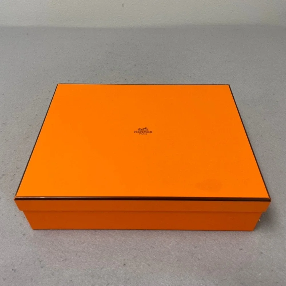 Hermes orange magnetic